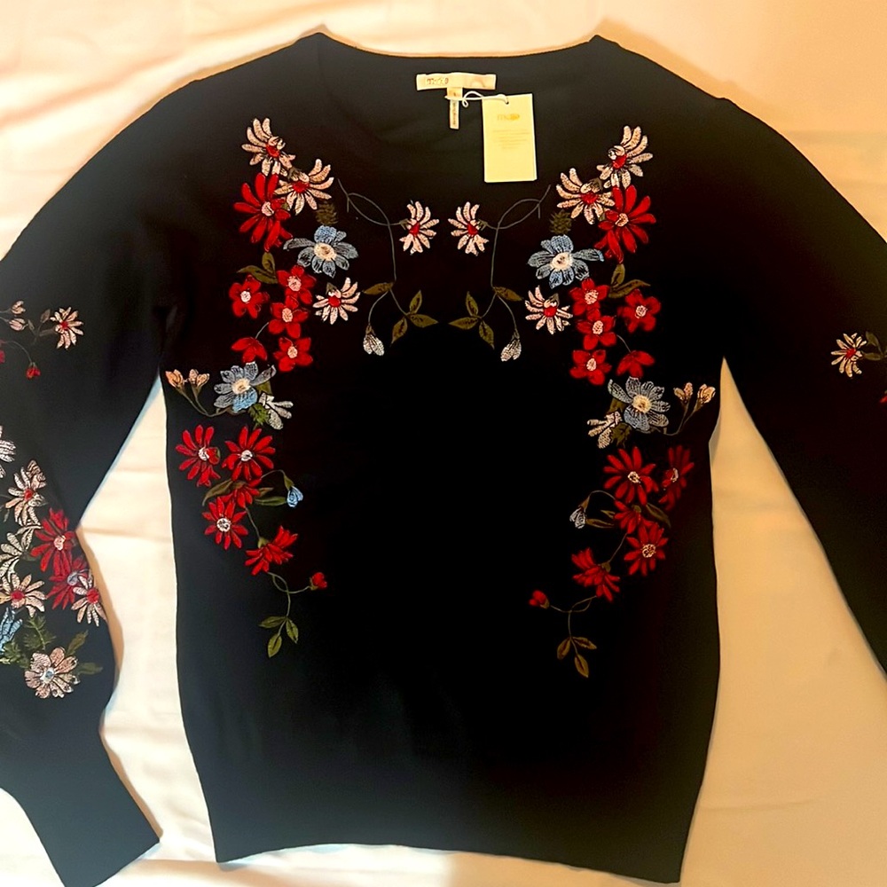 “Maje” pull brode fleurs.